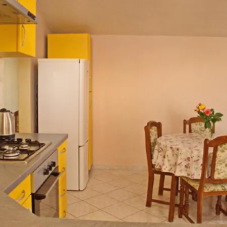 Apartment Dita *